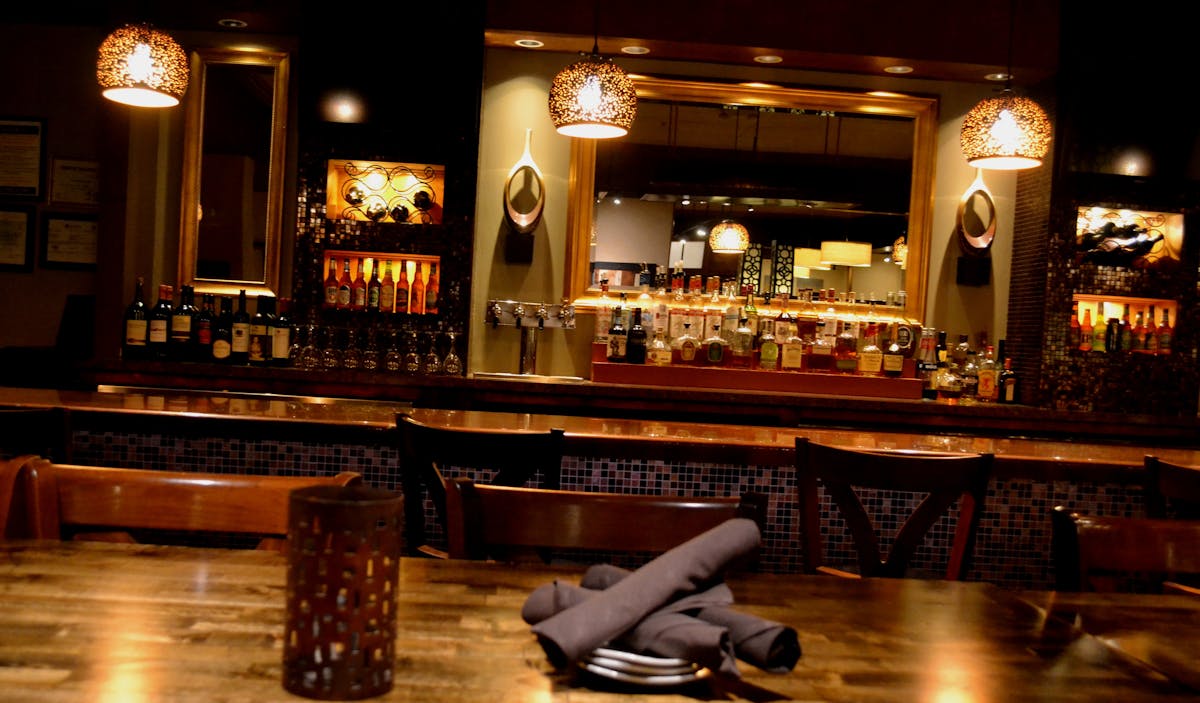 Bar Frescos Neighborhood Bar & Restaurant with Outdoor Dining in